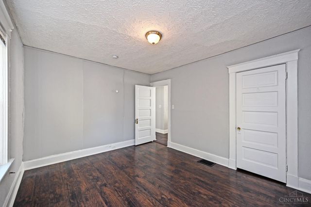 3608 W Eighth Street, Cincinnati, OH 45205