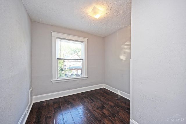 3608 W Eighth Street, Cincinnati, OH 45205