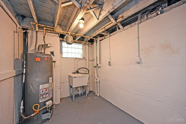 3608 W Eighth Street, Cincinnati, OH 45205