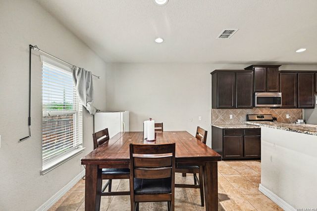 1107 Caspian Pt, San Antonio, TX 78245