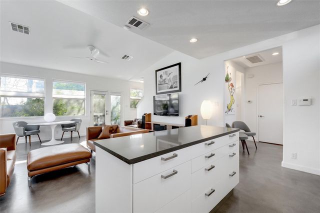 2009 E 14th ST, Austin, TX 78702
