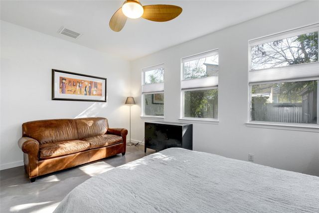 2009 E 14th ST, Austin, TX 78702
