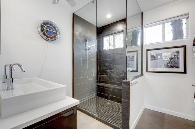 2009 E 14th ST, Austin, TX 78702