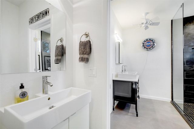 2009 E 14th ST, Austin, TX 78702
