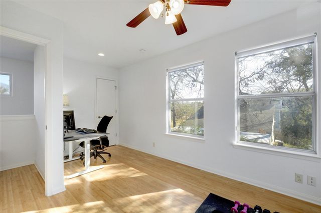 2009 E 14th ST, Austin, TX 78702