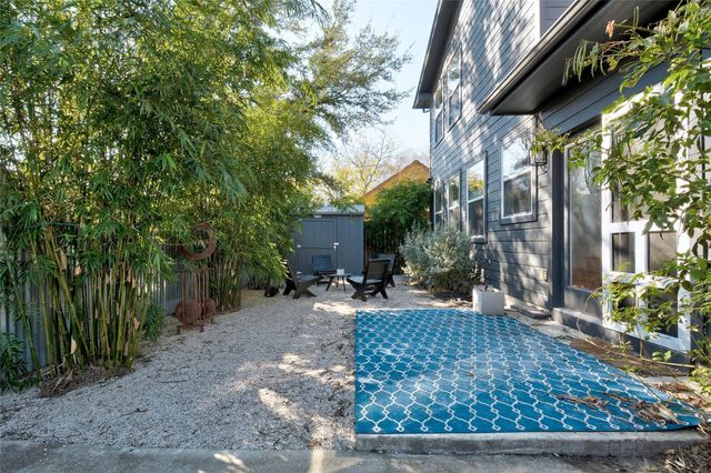2009 E 14th ST, Austin, TX 78702