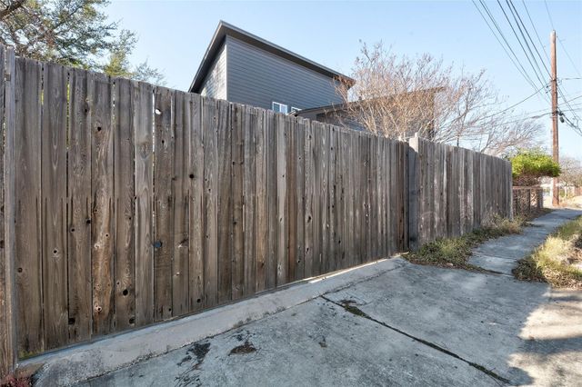 2009 E 14th ST, Austin, TX 78702