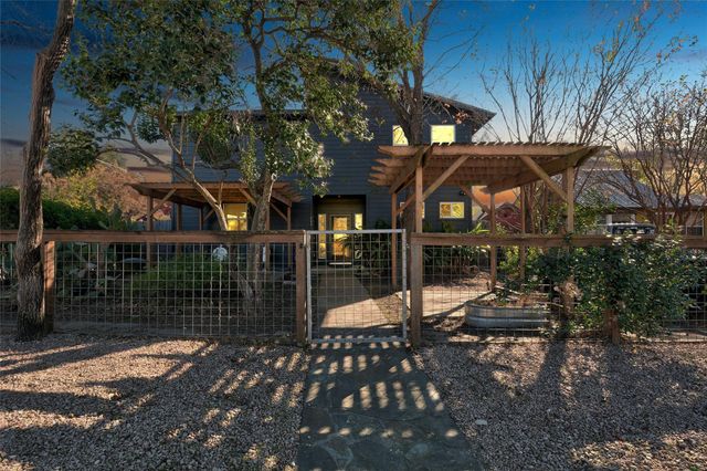 2009 E 14th ST, Austin, TX 78702