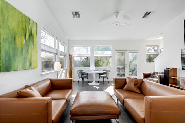 2009 E 14th ST, Austin, TX 78702