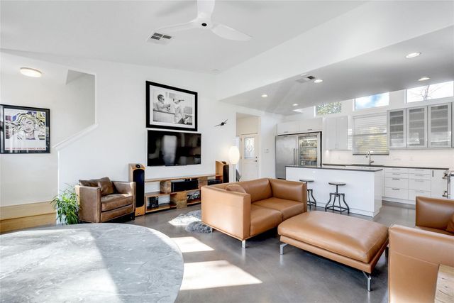 2009 E 14th ST, Austin, TX 78702