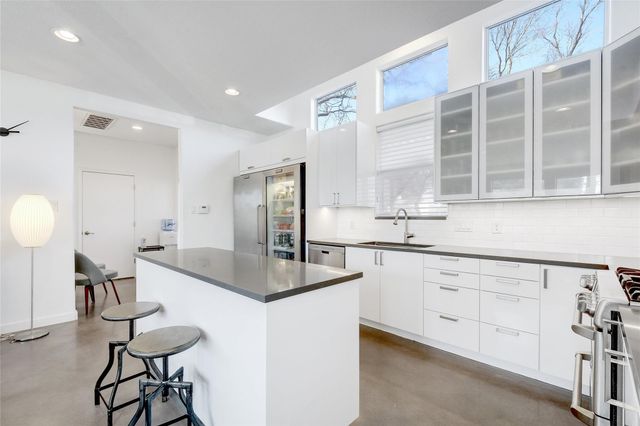 2009 E 14th ST, Austin, TX 78702