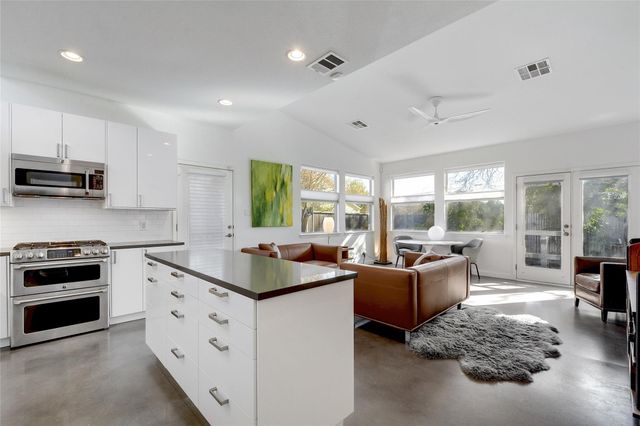2009 E 14th ST, Austin, TX 78702