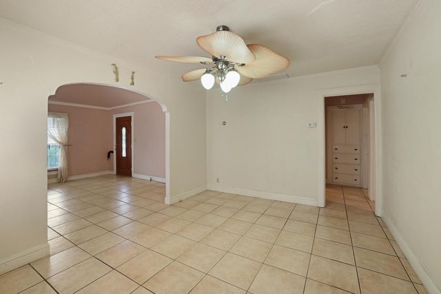 1885 Lucerne, Stockton, CA 95203