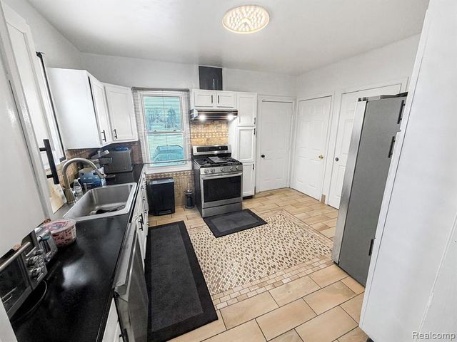 8805 Whitlock Avenue, Dearborn, MI 48126