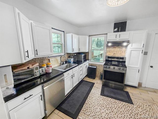 8805 Whitlock Avenue, Dearborn, MI 48126