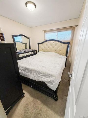 8805 Whitlock Avenue, Dearborn, MI 48126