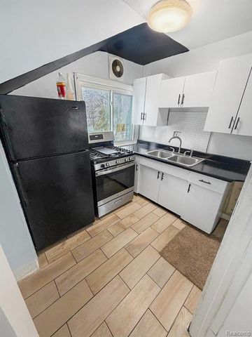 8805 Whitlock Avenue, Dearborn, MI 48126