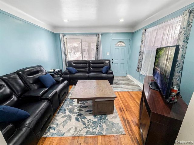 8805 Whitlock Avenue, Dearborn, MI 48126