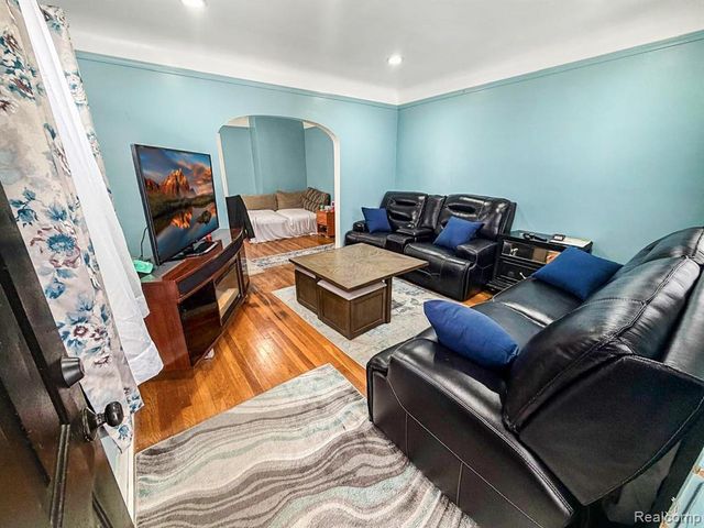 8805 Whitlock Avenue, Dearborn, MI 48126