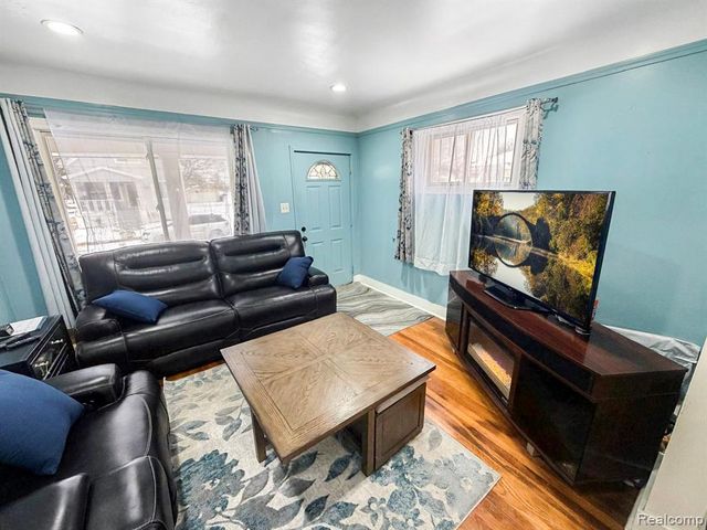 8805 Whitlock Avenue, Dearborn, MI 48126