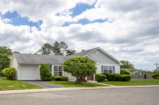 24 Pilar Lane, Oakdale, NY 11769