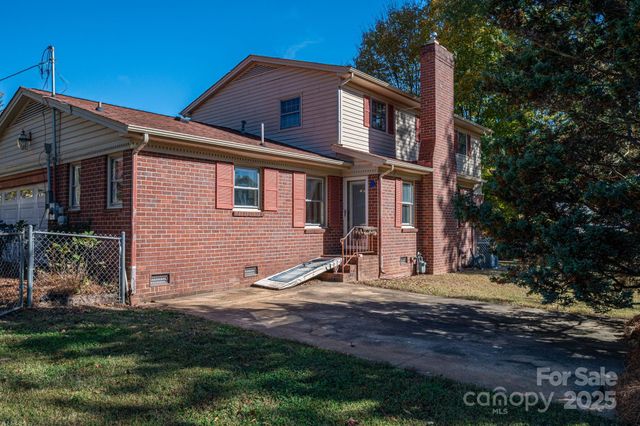 1131 Woodvale Avenue, Gastonia, NC 28054