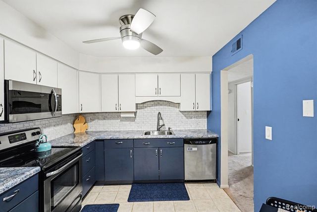 61156 Greenwood Drive, South Lyon, MI 48178