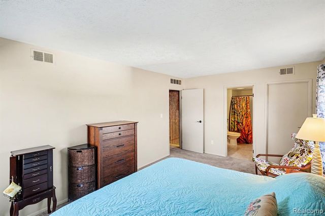 61156 Greenwood Drive, South Lyon, MI 48178