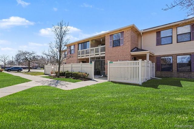 61156 Greenwood Drive, South Lyon, MI 48178