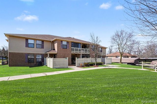 61156 Greenwood Drive, South Lyon, MI 48178