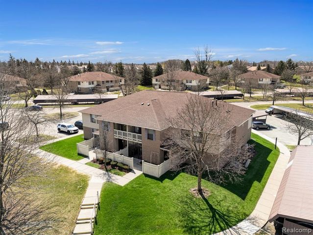 61156 Greenwood Drive, South Lyon, MI 48178