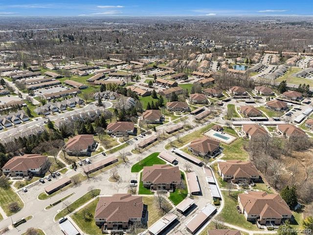 61156 Greenwood Drive, South Lyon, MI 48178
