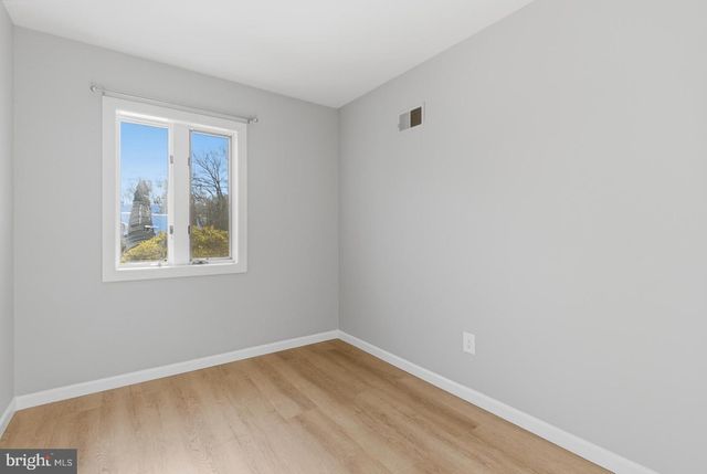 1813 OLMSTEAD DR, Falls Church, VA 22043