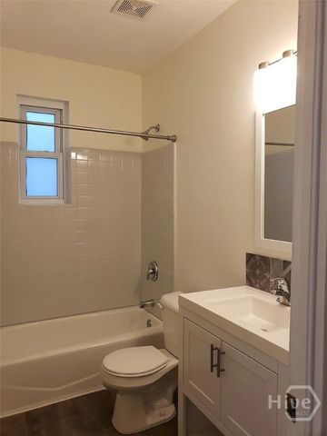 732 E Henry Street, Savannah, GA 31401