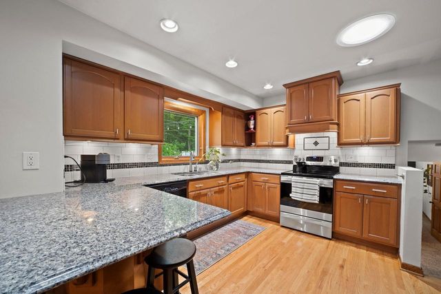 N91W17752 Saint Regis DRIVE, Menomonee Falls, WI 53051