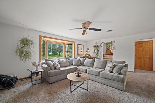 N91W17752 Saint Regis DRIVE, Menomonee Falls, WI 53051