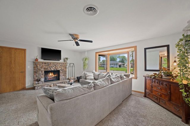 N91W17752 Saint Regis DRIVE, Menomonee Falls, WI 53051