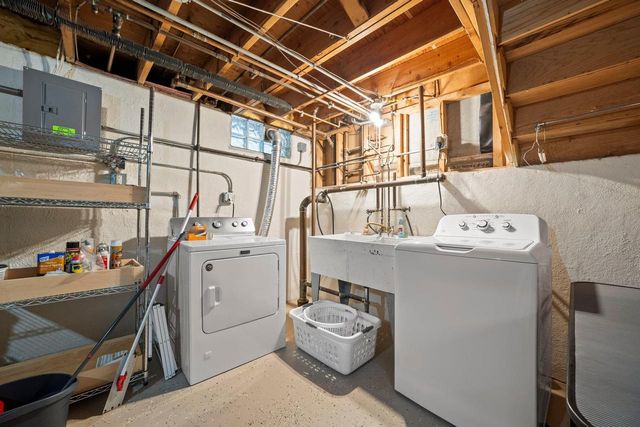 N91W17752 Saint Regis DRIVE, Menomonee Falls, WI 53051