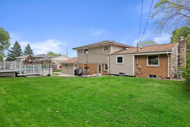 N91W17752 Saint Regis DRIVE, Menomonee Falls, WI 53051