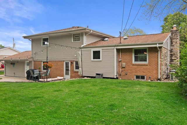 N91W17752 Saint Regis DRIVE, Menomonee Falls, WI 53051