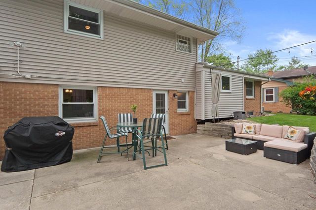 N91W17752 Saint Regis DRIVE, Menomonee Falls, WI 53051