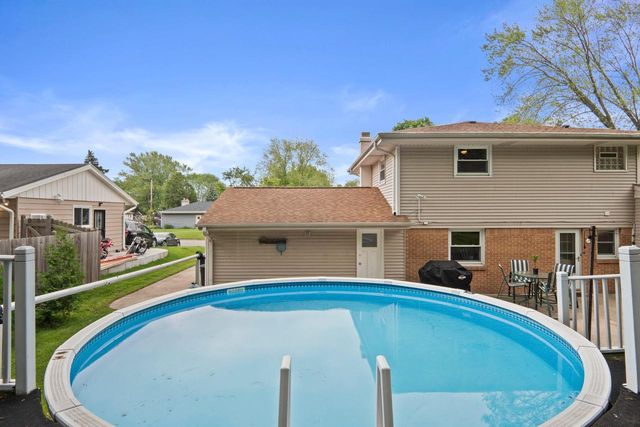 N91W17752 Saint Regis DRIVE, Menomonee Falls, WI 53051
