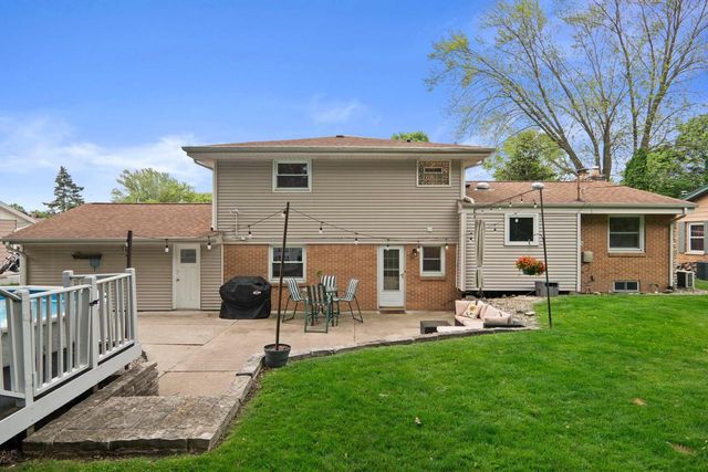 N91W17752 Saint Regis DRIVE, Menomonee Falls, WI 53051