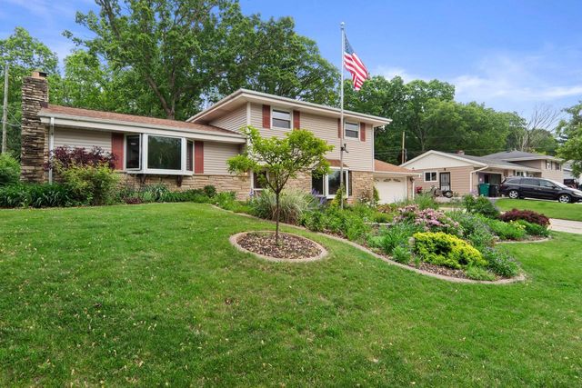 N91W17752 Saint Regis DRIVE, Menomonee Falls, WI 53051