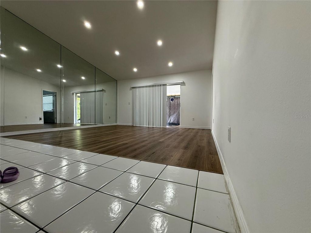 Image 11 of property listing at 14022 CITRUS POINTE DRIVE, Tampa, FL 33625