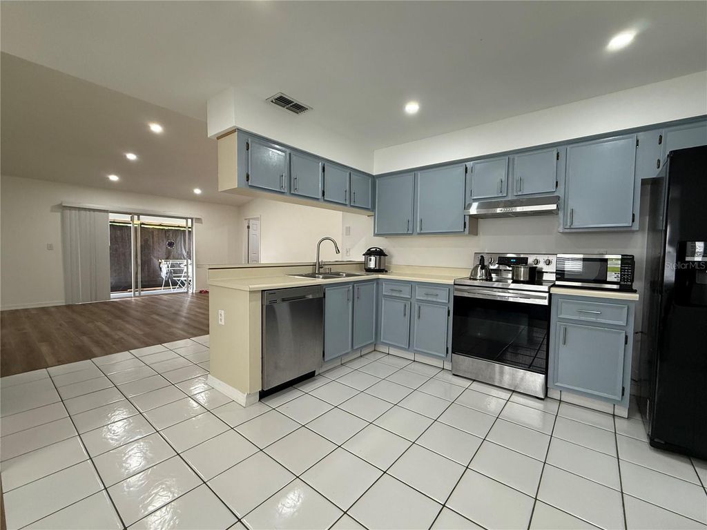Image 16 of property listing at 14022 CITRUS POINTE DRIVE, Tampa, FL 33625