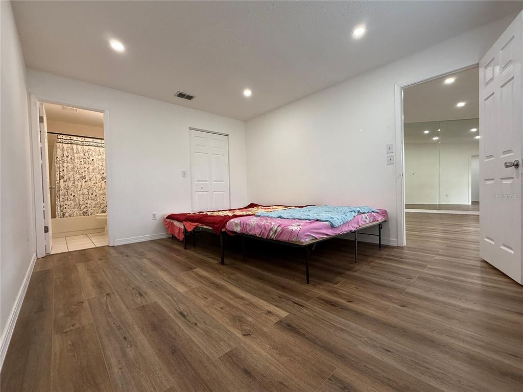 Image 21 of property listing at 14022 CITRUS POINTE DRIVE, Tampa, FL 33625