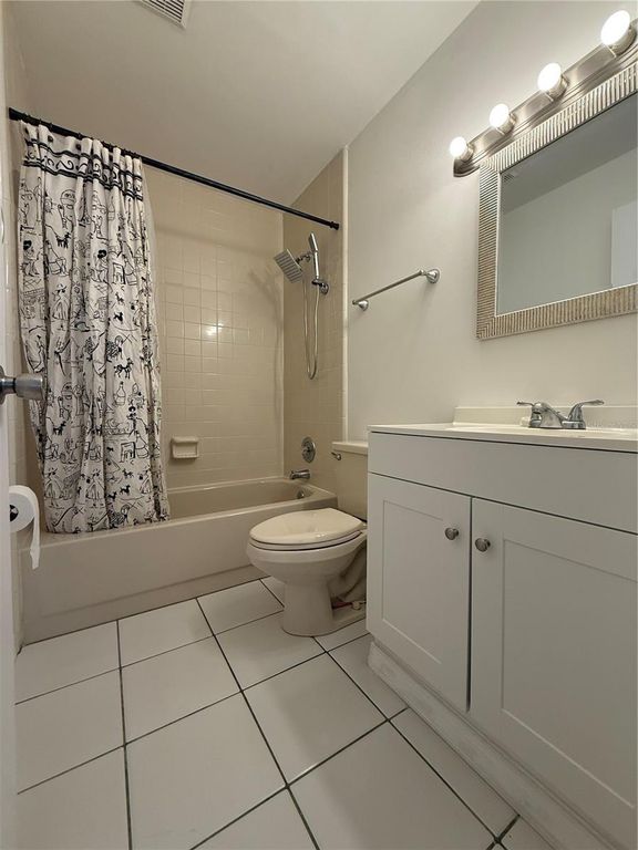 Image 23 of property listing at 14022 CITRUS POINTE DRIVE, Tampa, FL 33625