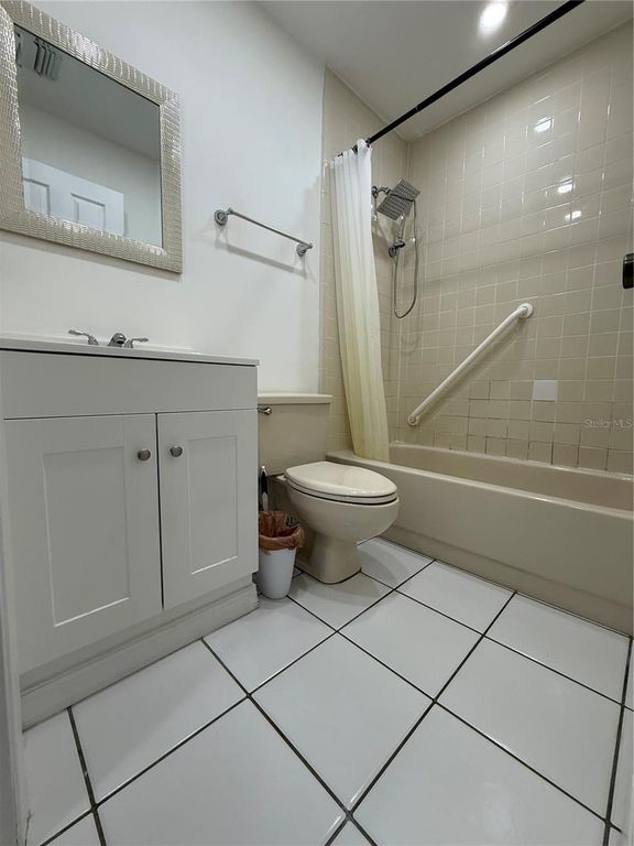 Image 25 of property listing at 14022 CITRUS POINTE DRIVE, Tampa, FL 33625