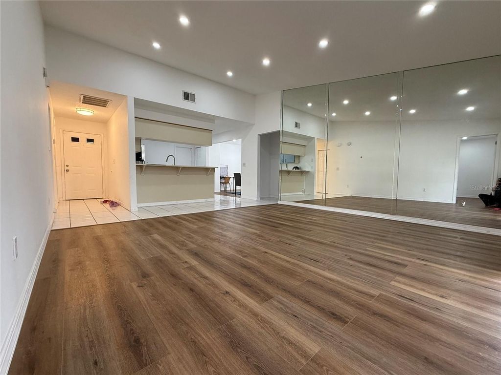Image 6 of property listing at 14022 CITRUS POINTE DRIVE, Tampa, FL 33625